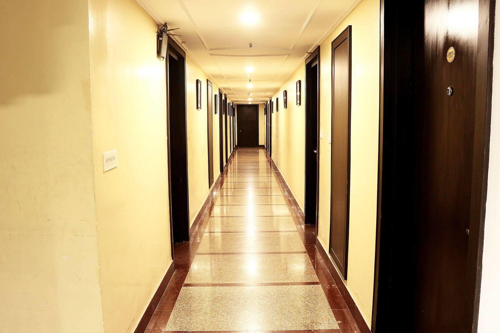 Indismart Hotel Calcuta Exterior foto